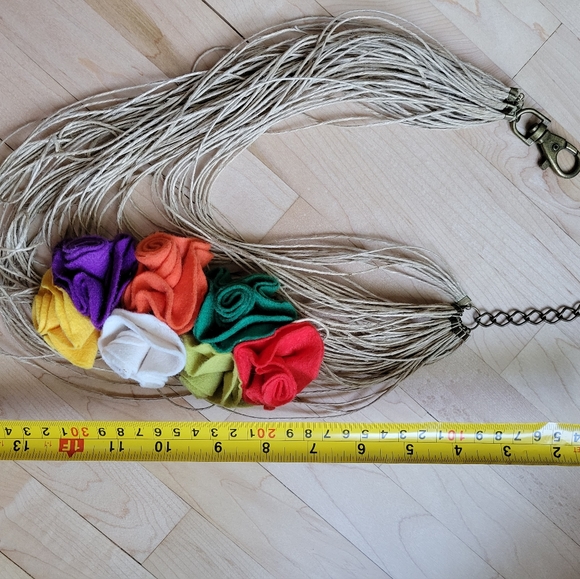 Felt Flower Necklace - Picture 5 of 5